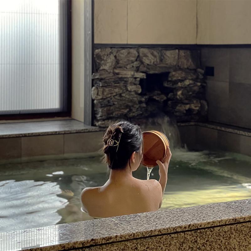 碳酸氫鹽泉，譽稱美人湯